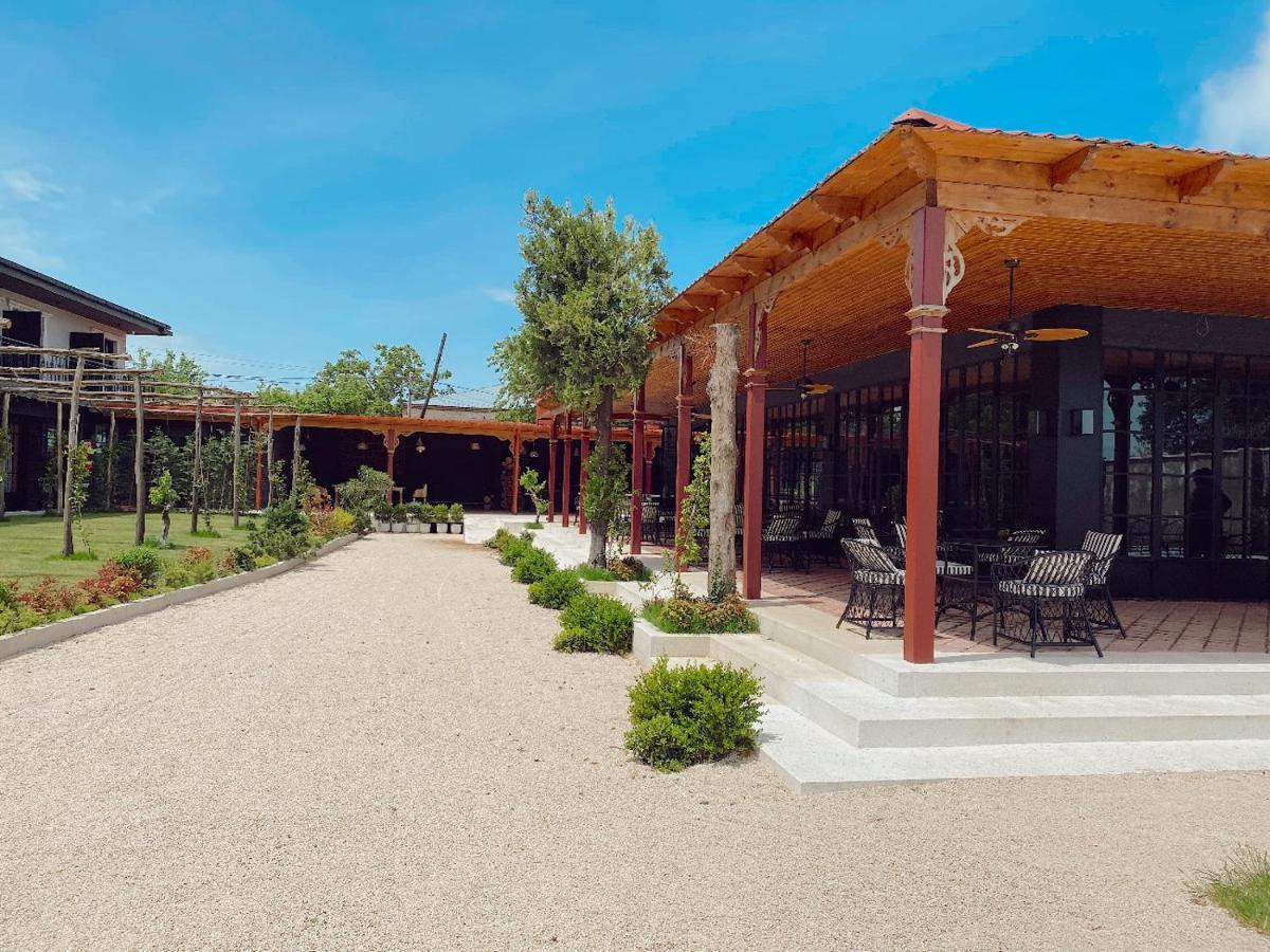 Esquisse Design Hotel Телави Екстериор снимка